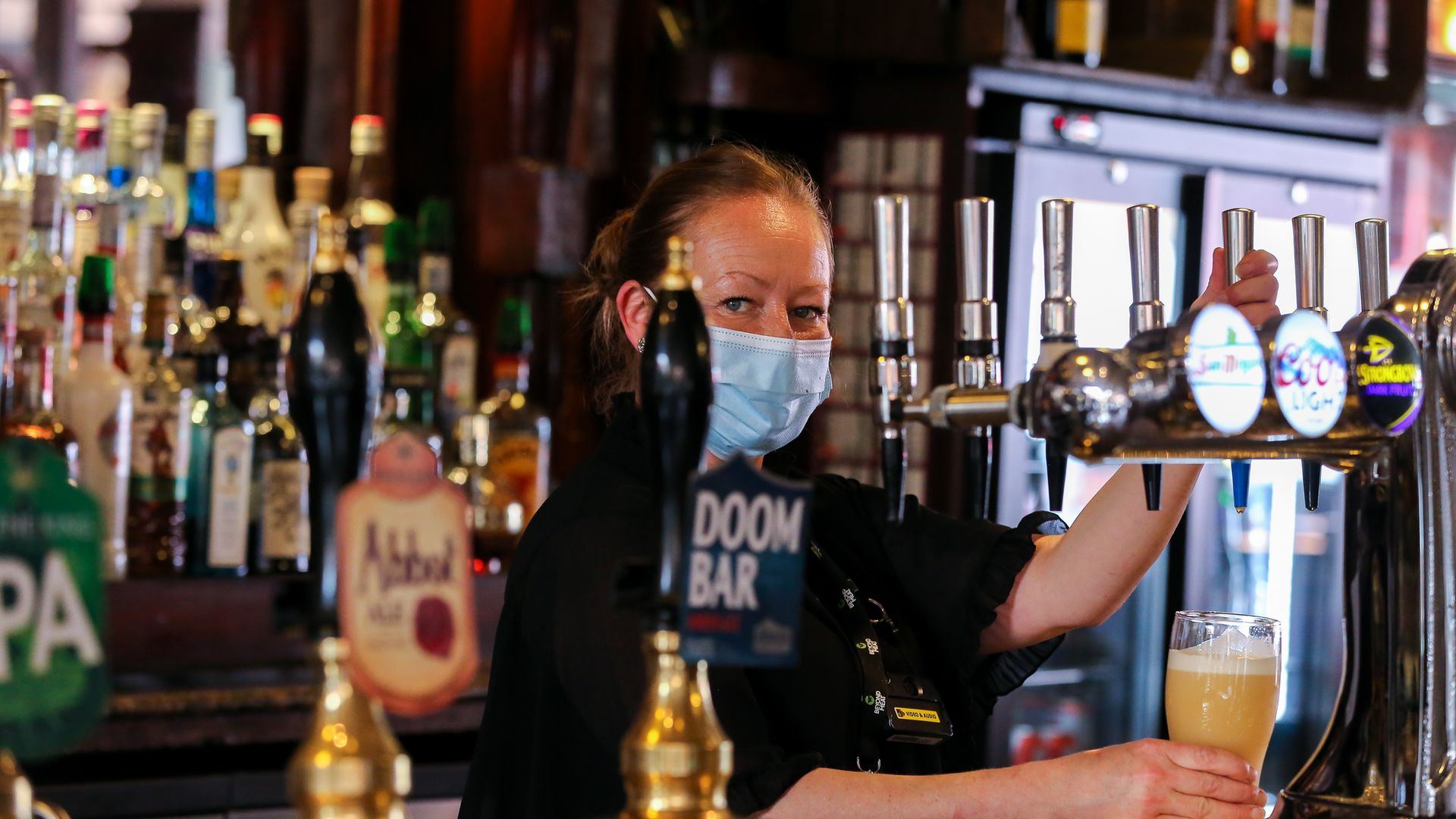 A bar worker pulls a pint for a customer; many pubs are facing a staff shortage - Credit: Dinendra Haria/SOPA Images/LightRocket via Getty