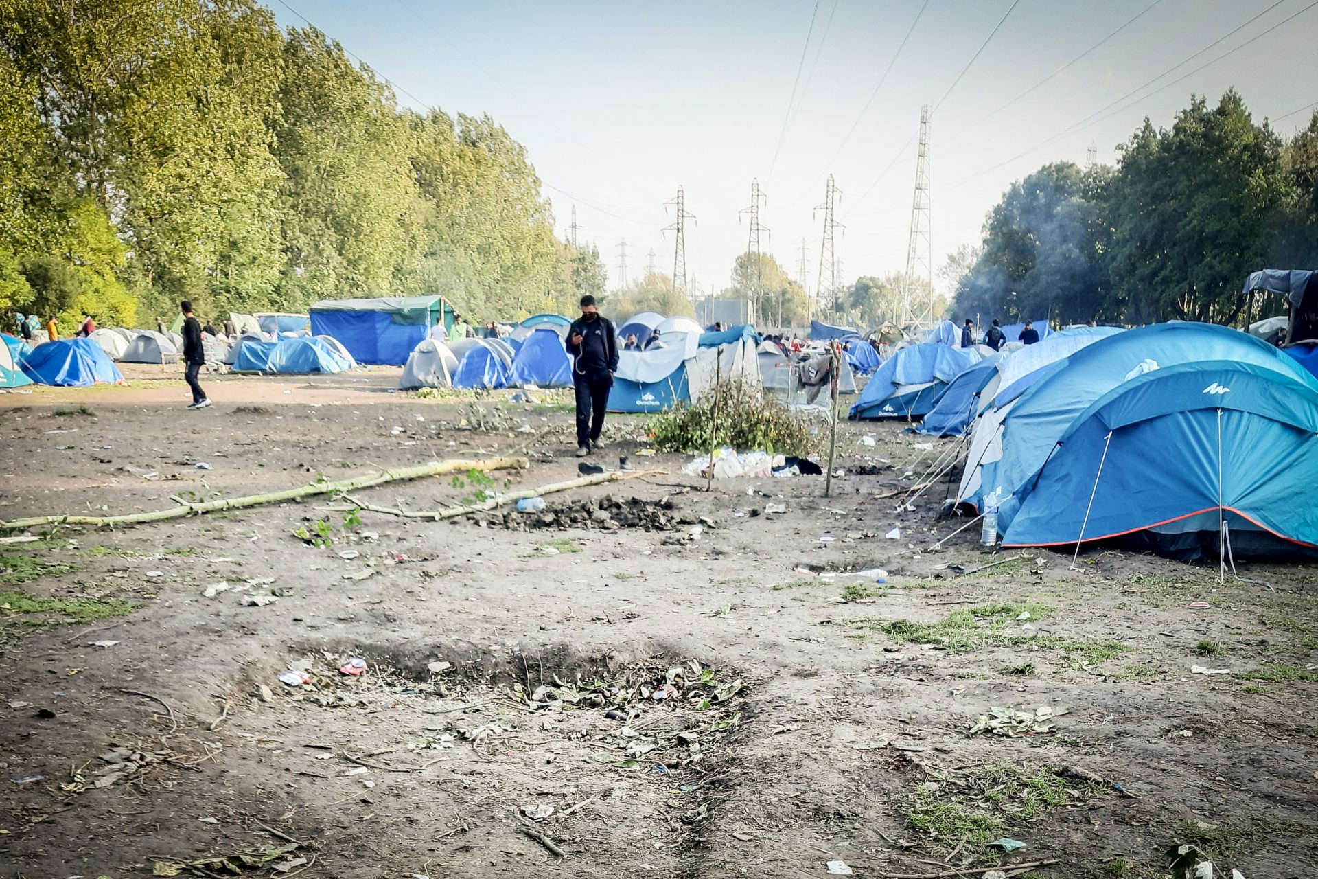 One of the slum located in Grande-Synthe, near the town of Dunkerque. A slum next to a railway where more than a thousand migrants live, mostly from Iraqi Kurdistan, Iran and Afghanistan. The camp was evicted violently on 17th November by French Authorities, right one week before the brutal 24th November’s tragedy. All photos: Giacomo Sini.