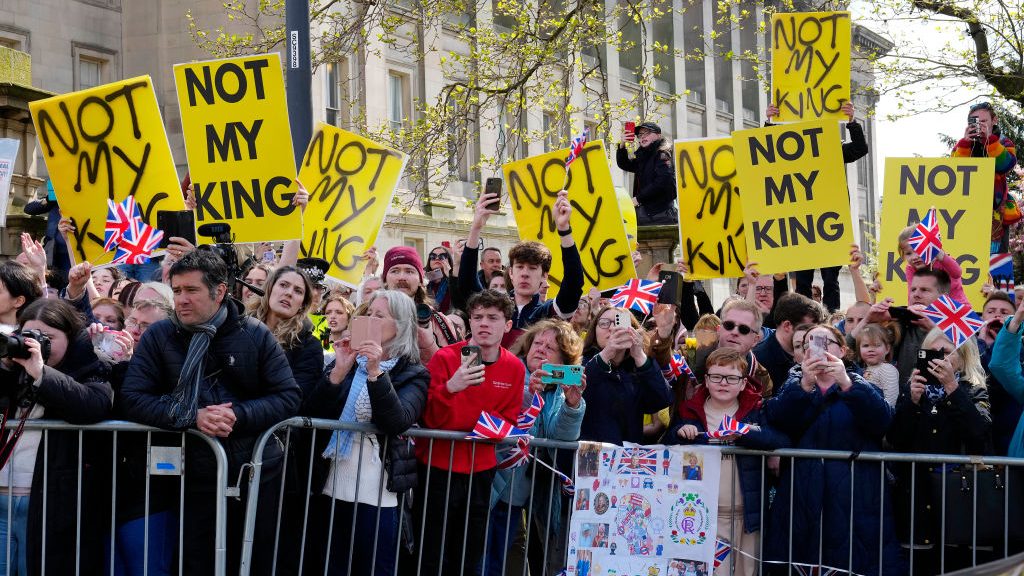 Protesters wait for the arrival of King Charles and Camilla, the Queen Consort, at Liverpool Central Library to officially mark its twinning with Ukraine’s Regional Scientific Library in Odesa, on April 26. Photo: Jon Super/WPA Pool/Getty