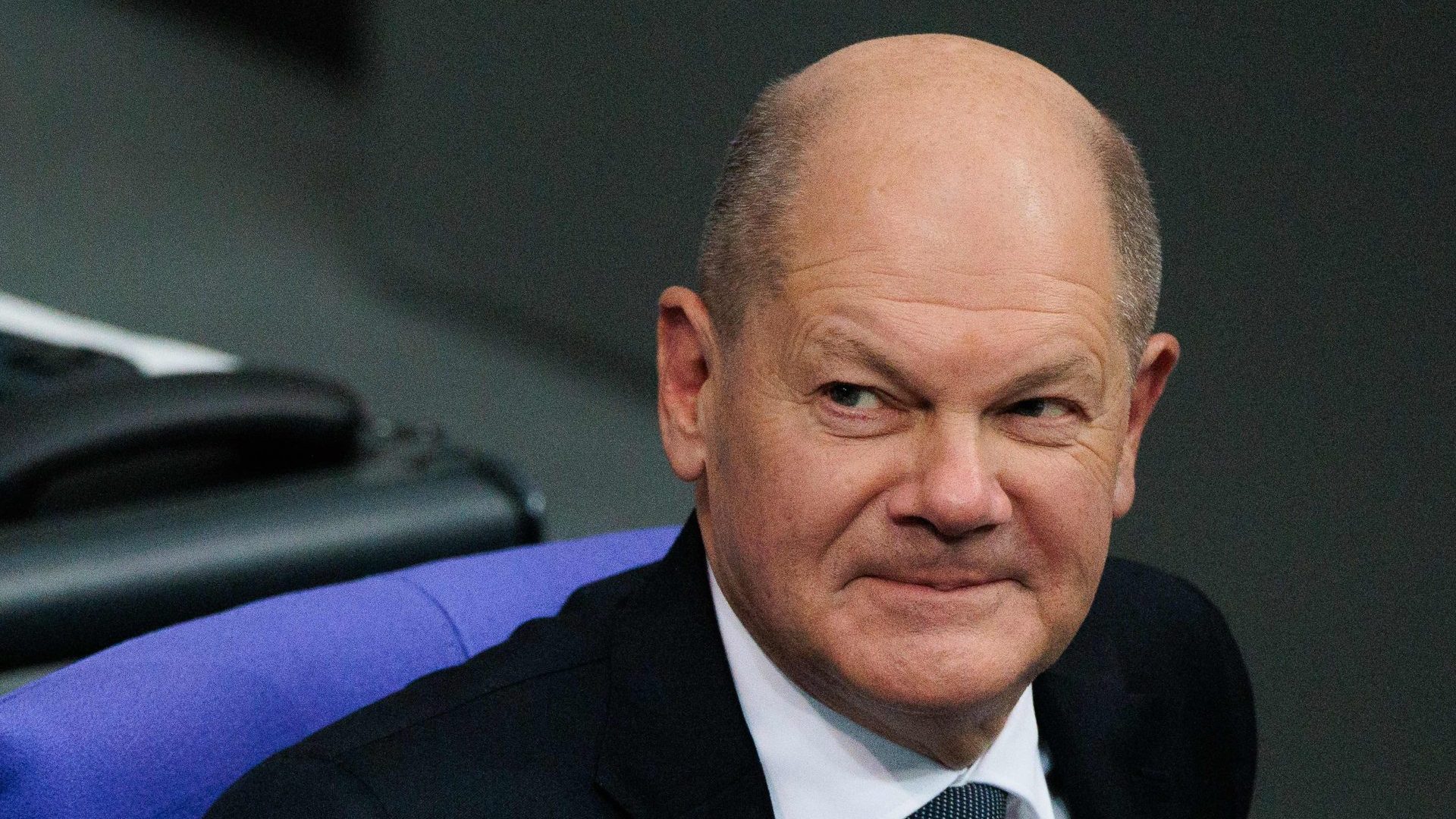  Olaf Scholz reacts during the debate to face a vote of confidence at the Bundestag. Photo: Carsten Koall/Getty Images