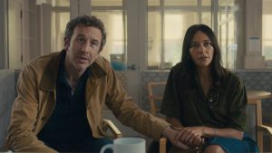Chris O'Dowd and Rashida Jones star in "Black Mirror: Common People." Photo: Netflix