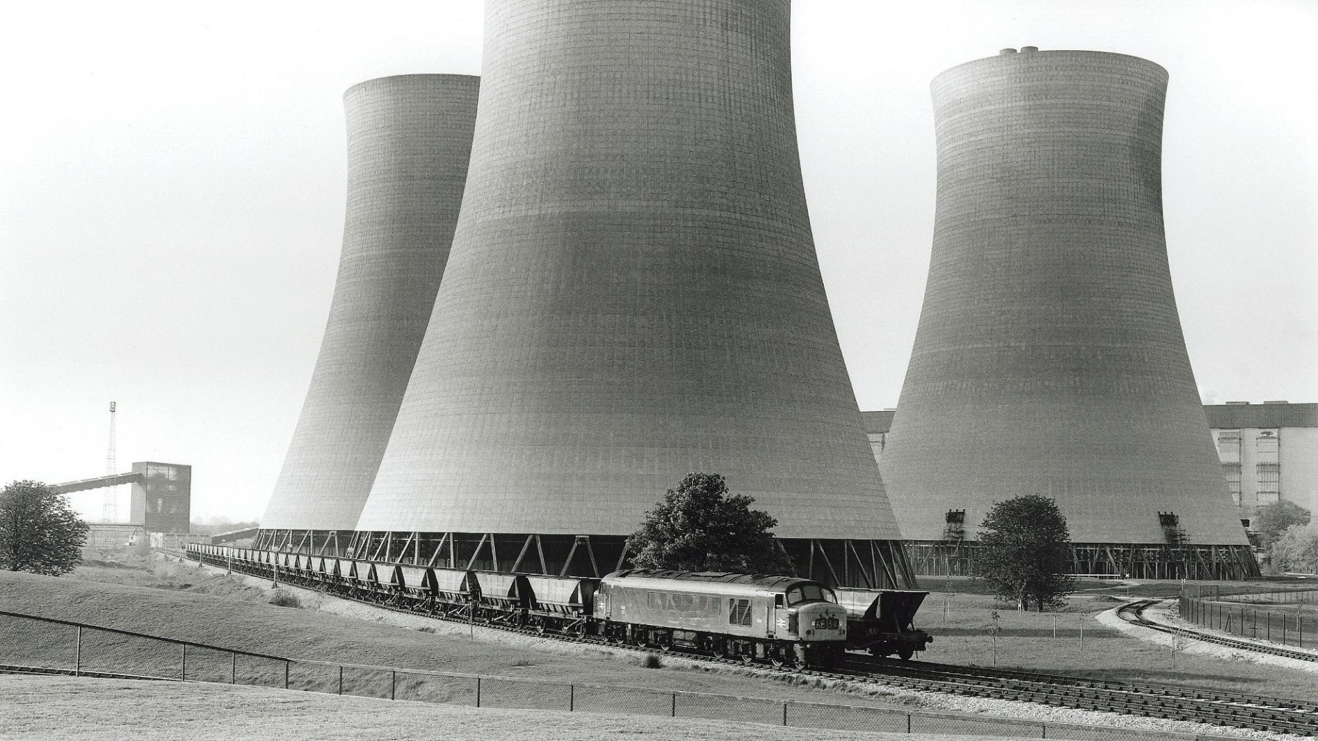 The ‘merry-go-round’ train transports coal between the coalfield and Didcot power station, 1973. Photo: TE Williams/SSPL/Getty