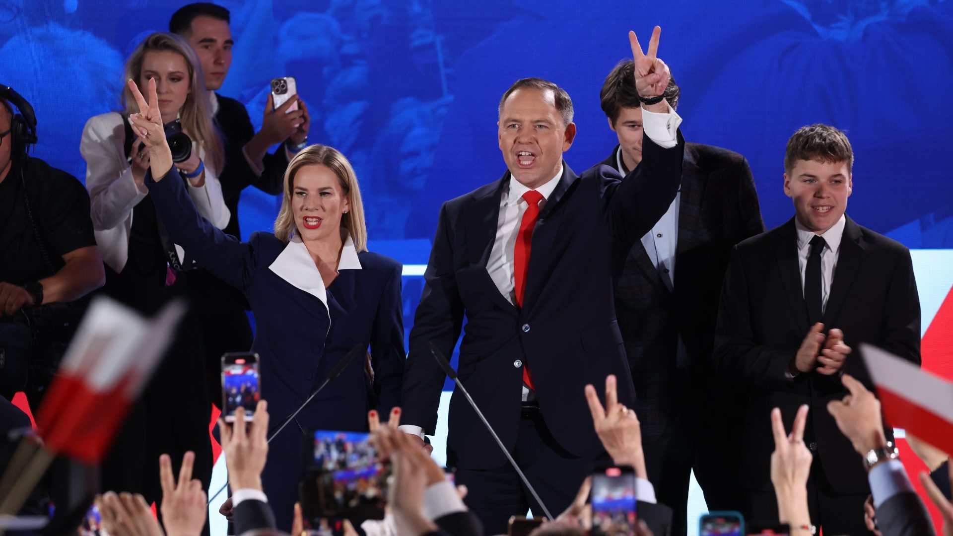 Karol Nawrocki, presidential candidate of the Law and Justice Party (PiS), stands on stage with his wife Marta. Photo: Sean Gallup/Getty Images