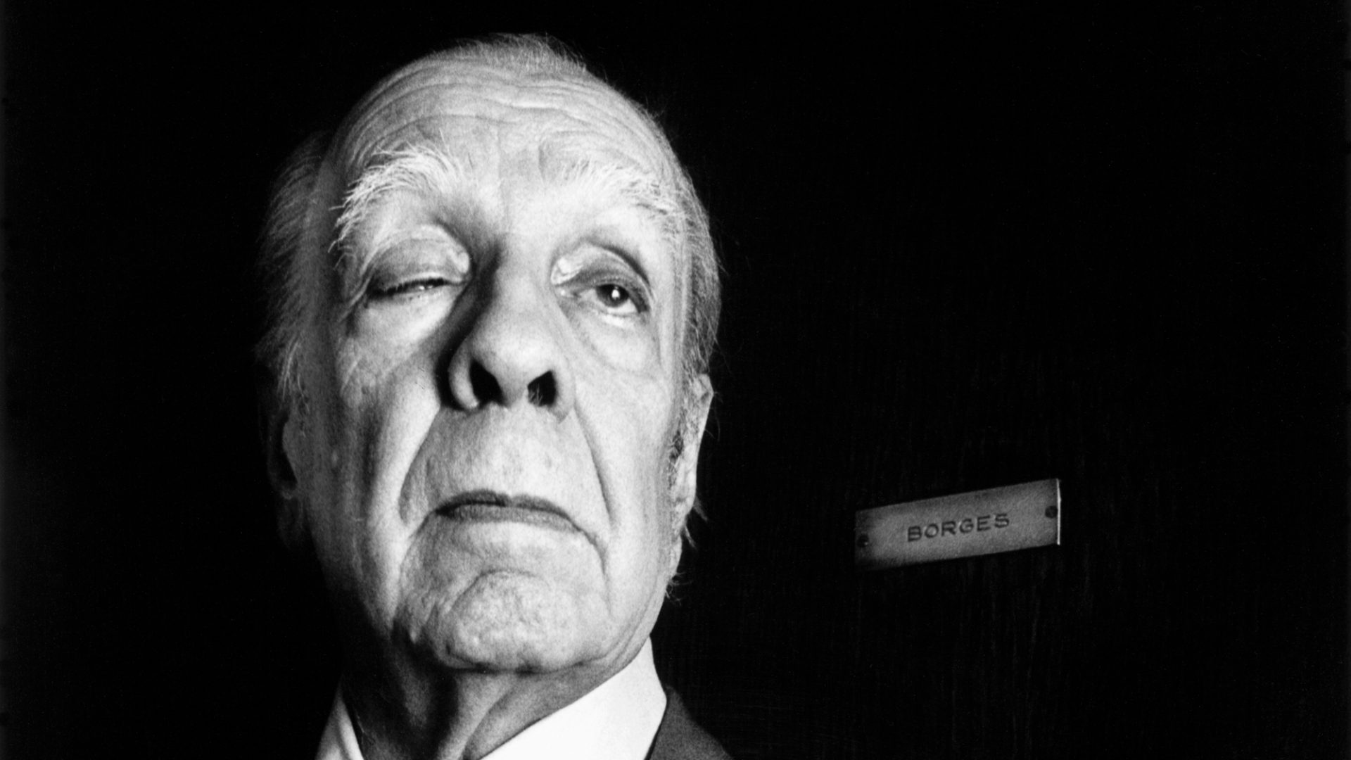 Argentinian writer, essayist, poet and translator Jorge Luis Borges outside his home in Buenos Aires, 1983. Image: Christopher Pillitz/Getty