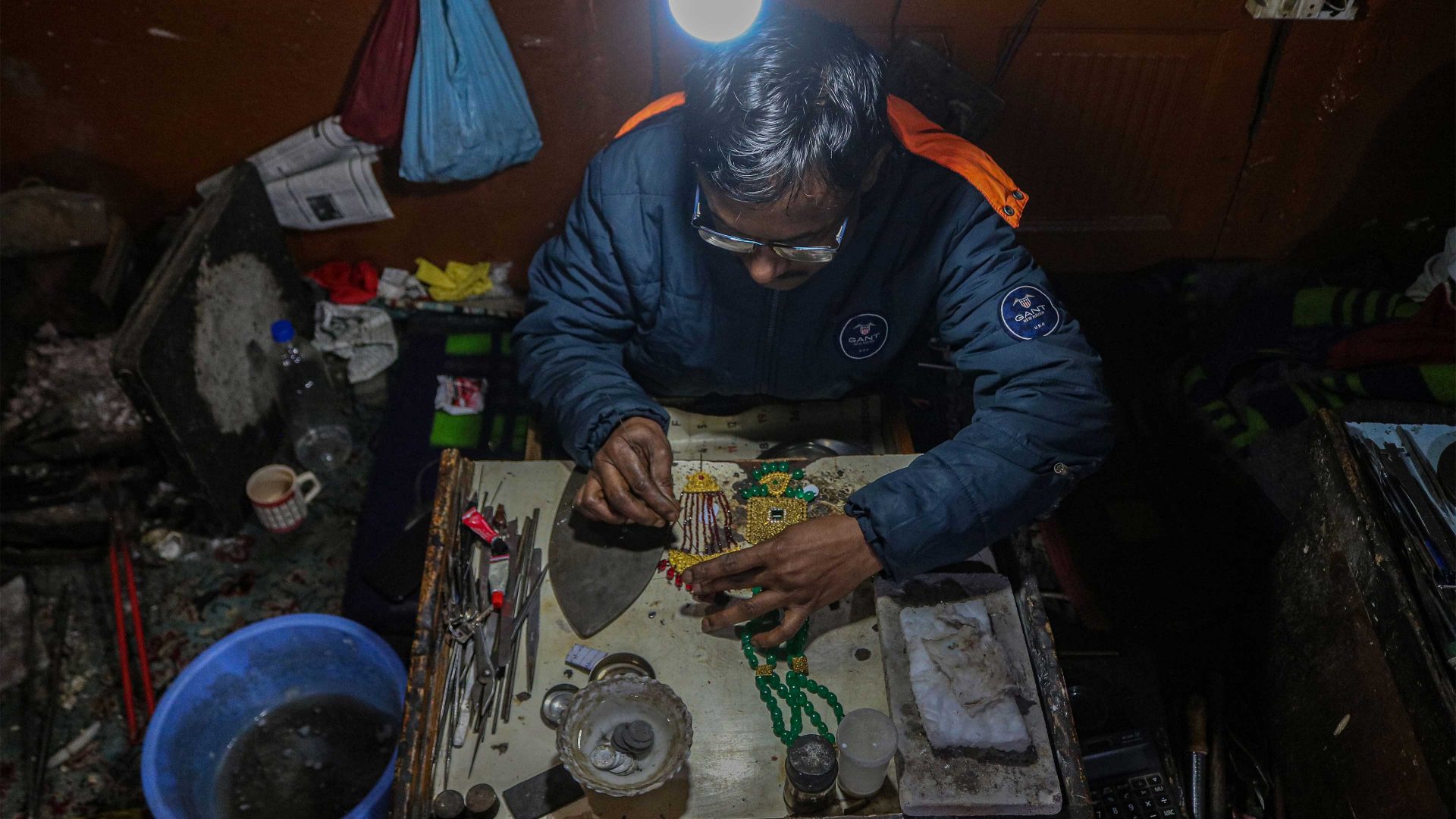 Mantu, 41, a goldsmith, works on a gold necklace at a jewelry workshop in Srinagar, Jammu and Kashmir. Photo: Firdous Nazir/NurPhoto via Getty Images