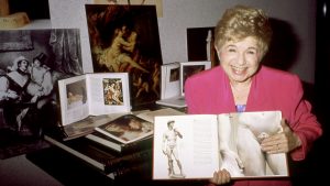 Sex therapist Dr Ruth Westheimer with some of her books in New York c. 1990. Image: Oscar Abolafia/TPLP/Getty