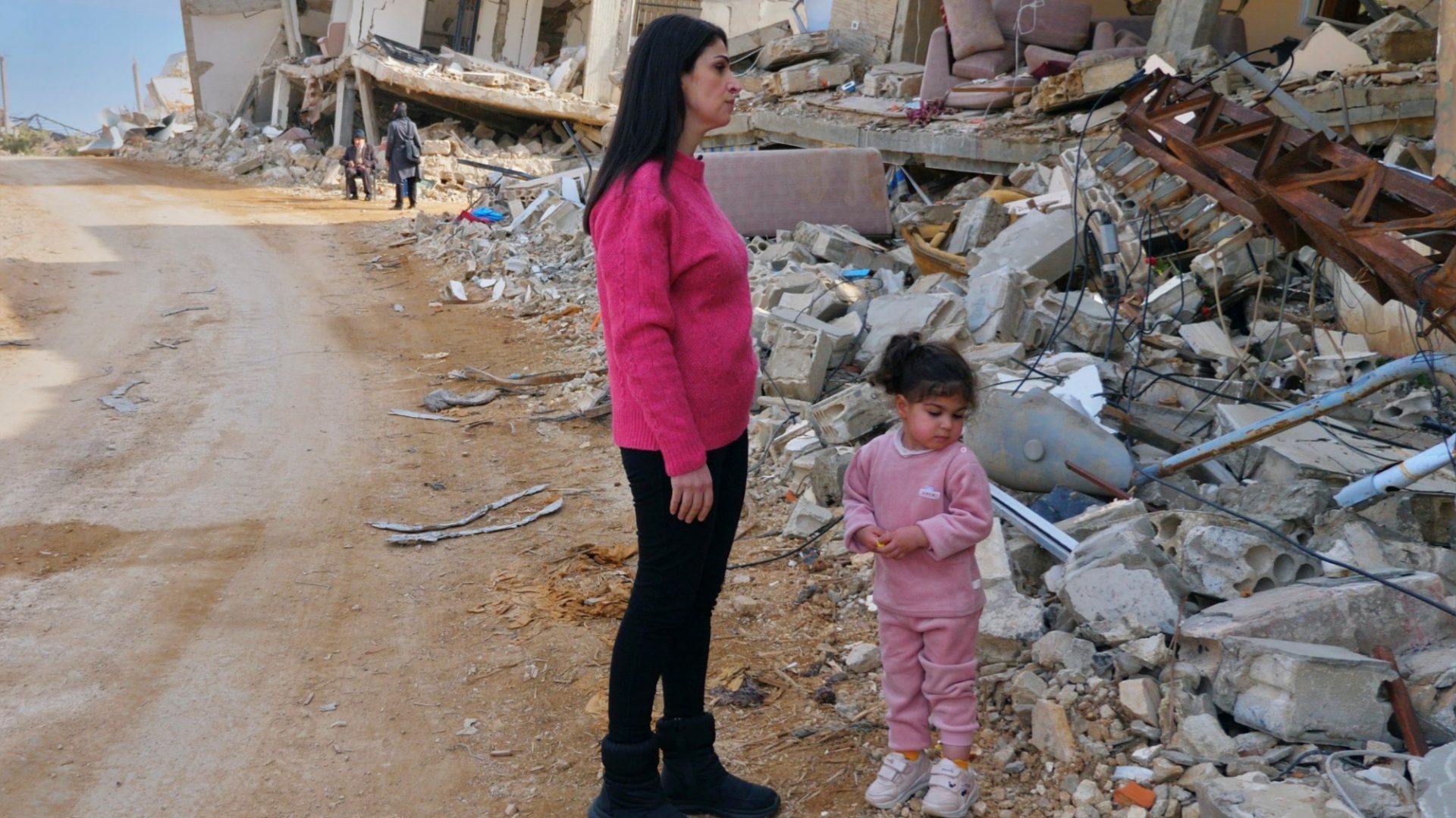 Abbas Fahdel’s Tales of the Wounded Land documents Israel’s bombard-ment of southern Lebanon by focusing his camera on his wife and daughter.
Image: Nour Ballouk