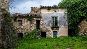 : Ruins of Roscigno Vecchia, a village that has been completely abandoned since the beginning of the 20th century. Photo: Frank Bienewald/LightRocket via Getty Images