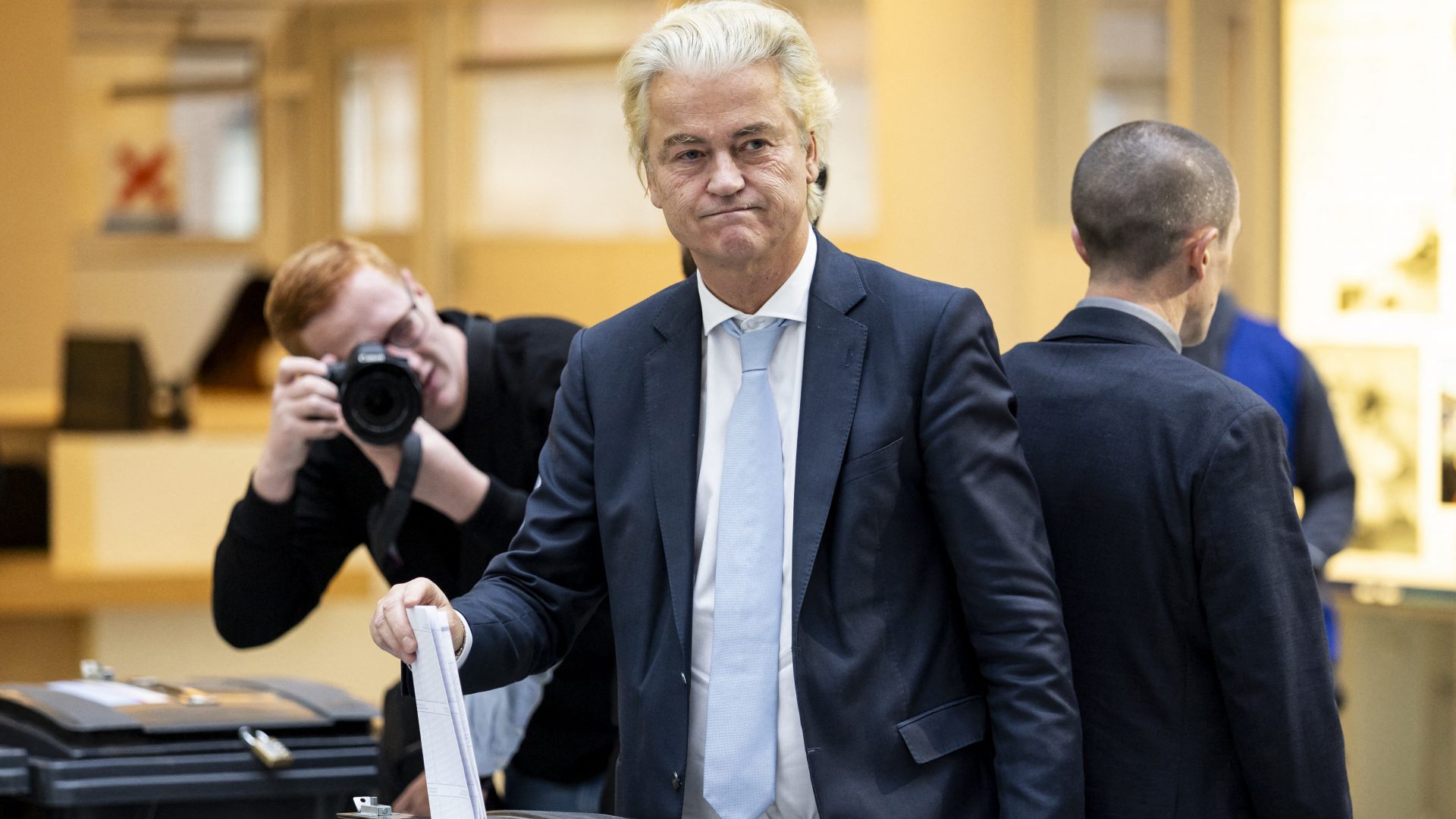 Geert Wilders casts his ballot for the Dutch parliamentary elections in a polling station in The Hague. Photo: KOEN VAN WEEL/ANP/AFP via Getty Images