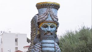 Michael Rakowitz, The Invisible Enemy Should Not Exist (Lamassu of Nineveh), 2018, made from 10,500 Iraqi date syrup cans over a metal frame. Image: Natalia Tsoukala/Acropolis Museum and the artist