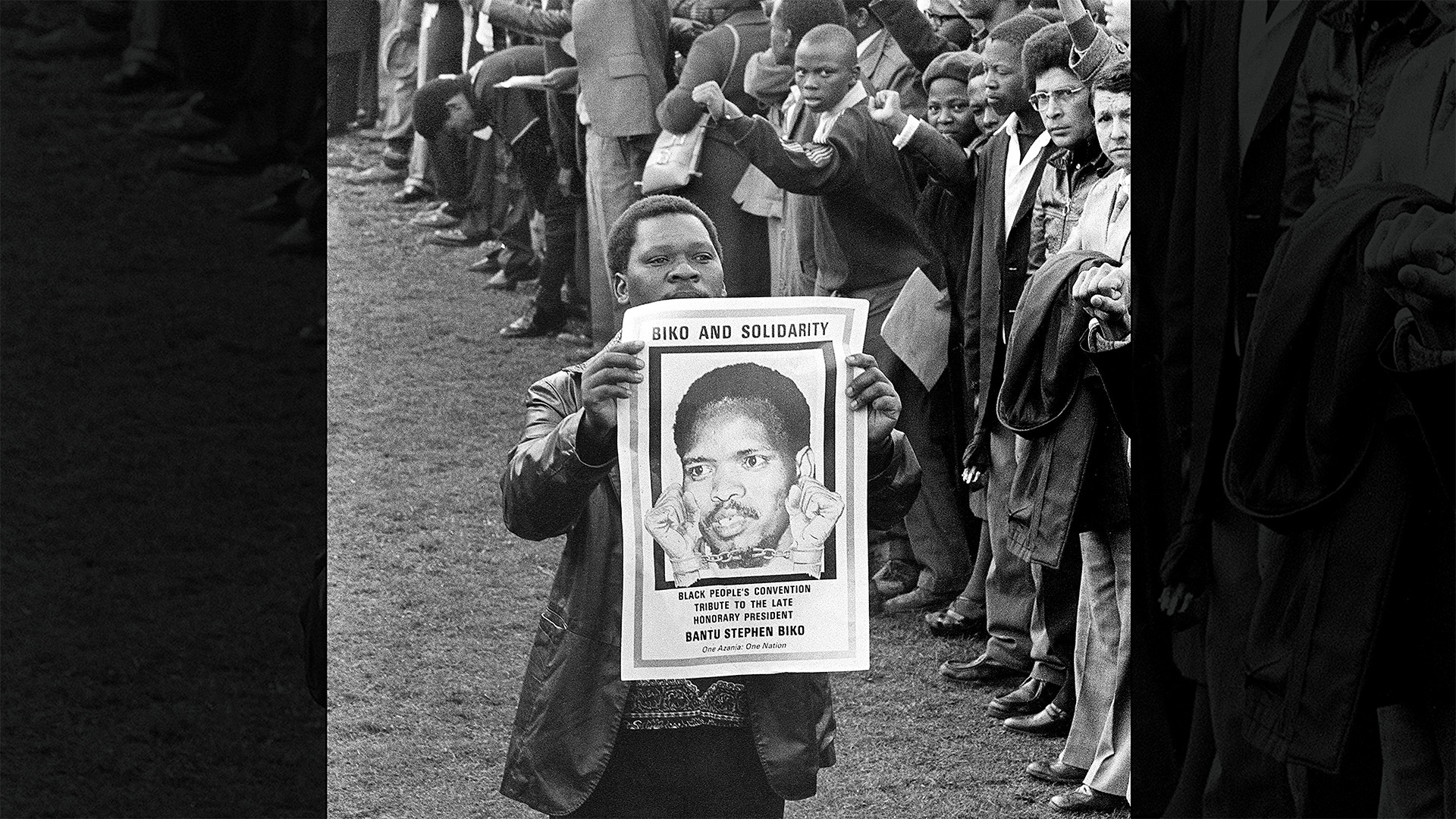 Several thousand anti-apartheid militants attending the funeral ceremony of Steve Biko (on poster). Steve Biko, born in King William's Town, was the founder and leader of the Black Consciousness Movement and the first president of the all-black South African Students Organization. Photo: STF/AFP via Getty Images