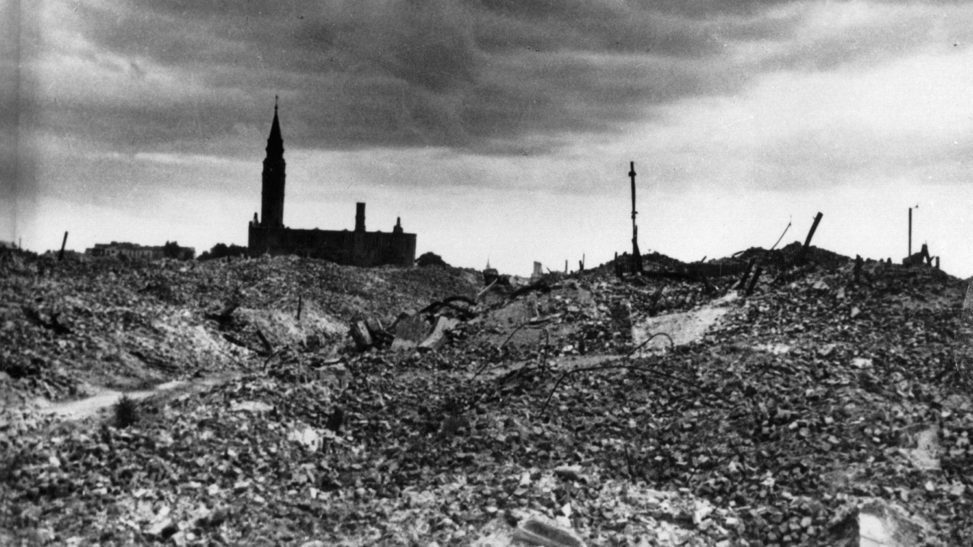 The scene in the wake of the Warsaw Uprising and the Nazis’ demolition of the Warsaw Ghetto. Image: Keystone/ Getty