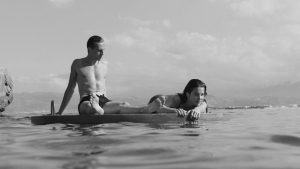 Rebecca Marder as Marie and Benjamin Voisin as Meursault in The Stranger. Photo: BFA/Alamy
