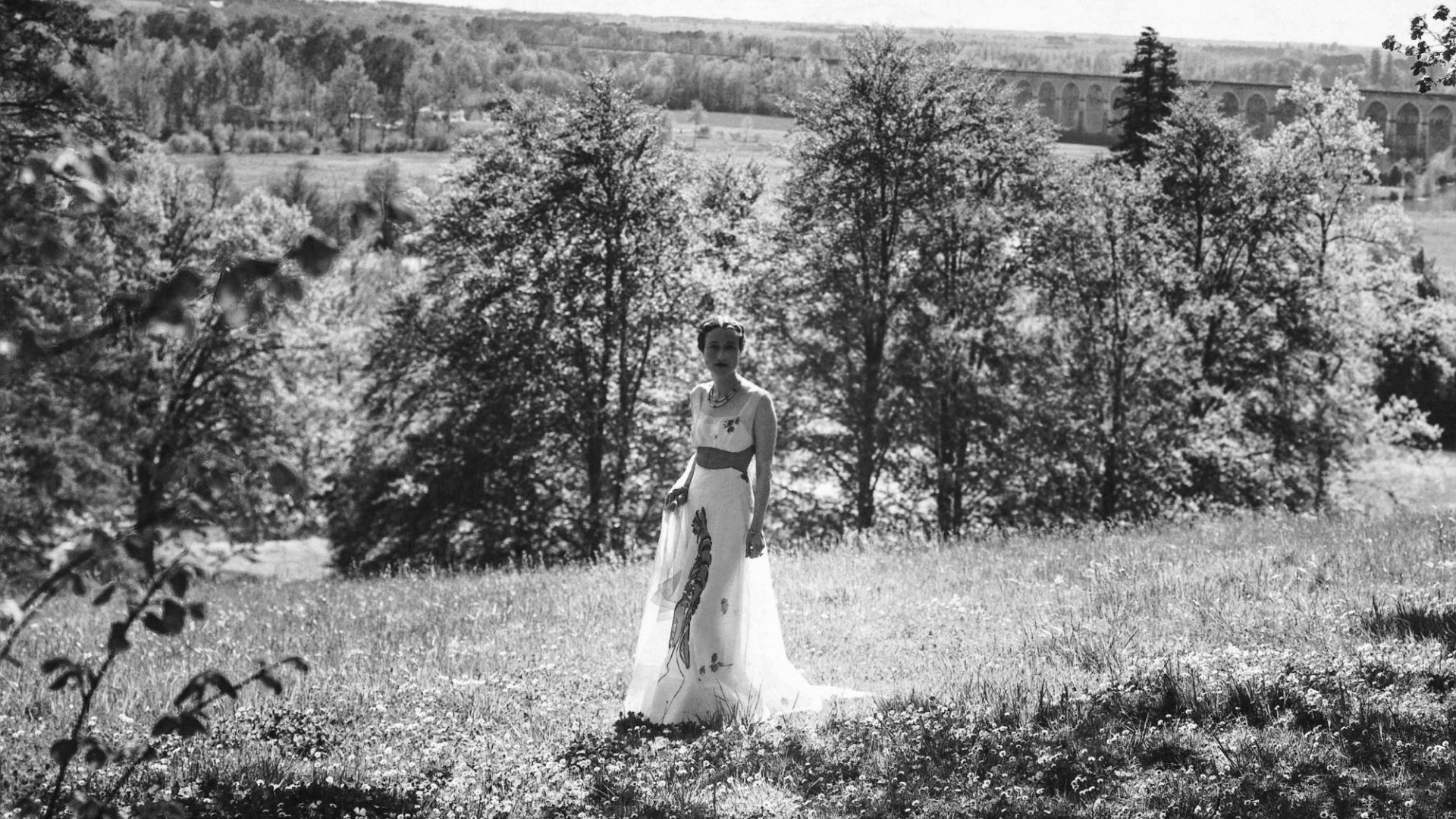 The Duchess of Windsor wearing a sleeveless dress with a hand-painted lobster motif on the skirt, designed by Elsa Schiaparelli, 1937. Image: Cecil Beaton/Condé Nast/Getty