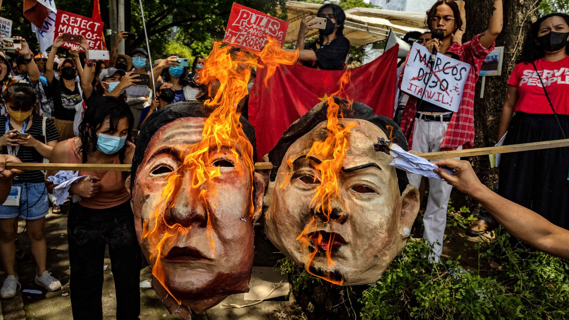 Anti-Marcos activists burn an effigy of Ferdinand "Bongbong" Marcos Jr. and Sara Duterte as they take part in a protest against election results at the Commission on Human Rights office. Photo: Ezra Acayan/Getty Images