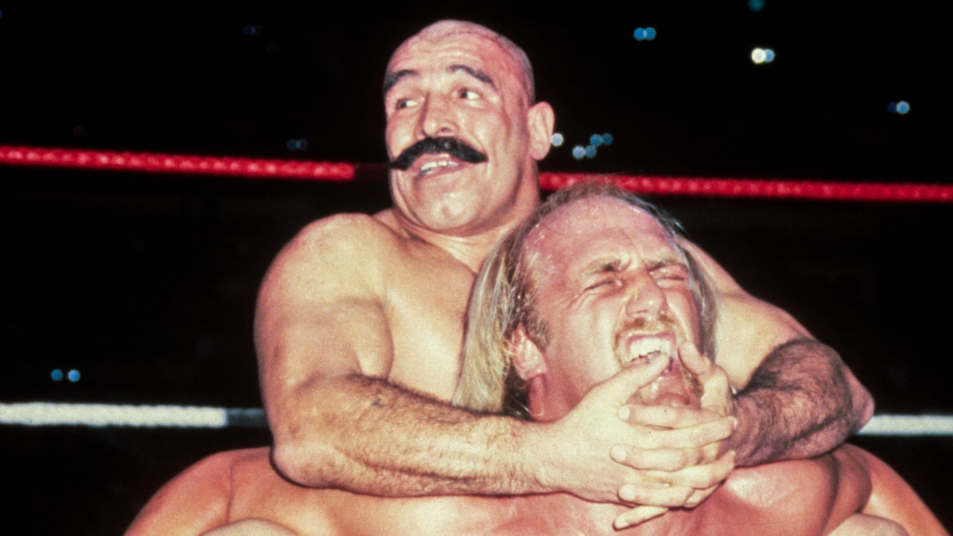 Iranian-American wrestler the Iron Sheik in action against Hulk Hogan at Madison Square Garden in January 1984. 
Image: WWE/Getty
