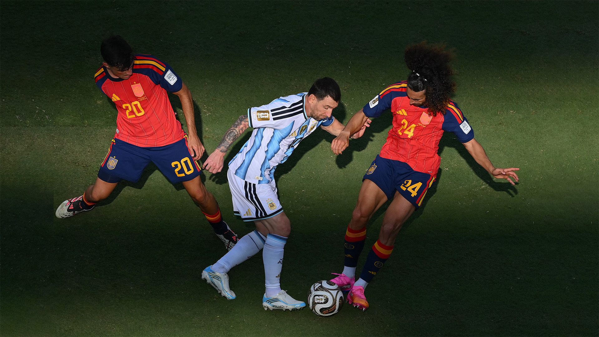 Argentina's forward #10 Lionel Messi fights for the ball with Spain's midfielder #20 Pedri and Spain's defender #24 Marc Cucurella. Photo: ANGELA WEISS / AFP via Getty Images