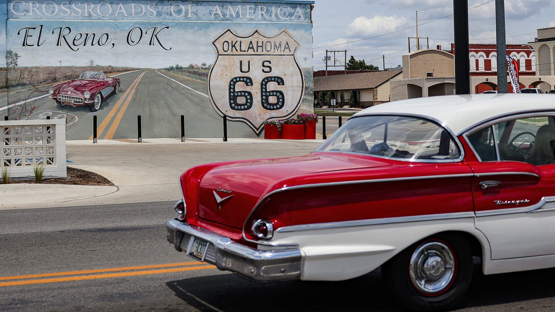 A Chevrolet Biscayne cruises along the historic Route 66 in El Reno, Oklahoma. Image: Heather Diehl/Getty