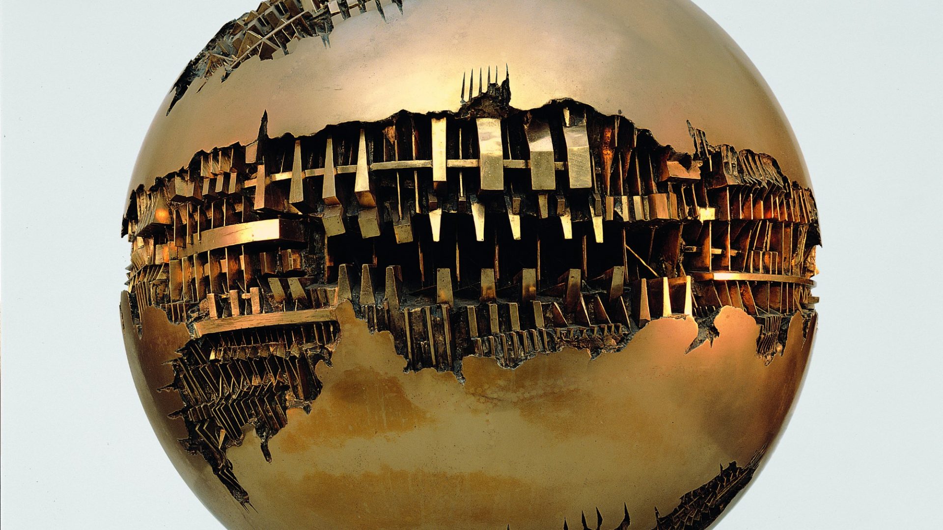 Sfera no 1, 1963, bronze. Image: Dario-Tettamanzi; Aurelio Barbareschi/Fondazione Arnaldo Pomodoro, Milan