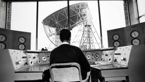 The Mark II radio telescope at Jodrell Bank, University of Manchester, as viewed from the control room, c. 1960s. Image: Universal History Archive/Universal Images Group/Getty