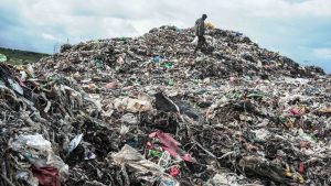 In addition to creating mountains of waste clothes, the fashion industry accounts for somewhere between 2% and 8% of global greenhouse-gas emissions. Image: SOPA Images/Getty
